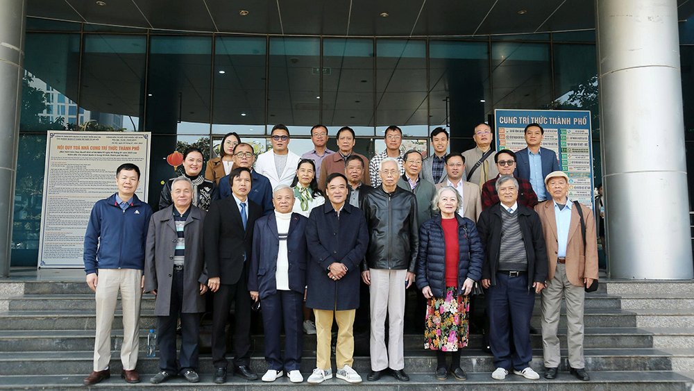 Các hội viên của Hiệp hội Thực phẩm chức năng Việt Nam chụp ảnh lưu niệm, khép lại hội nghị trong không khí đoàn kết và quyết tâm đổi mới