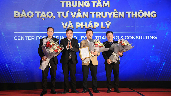 Quyết định Thành lập Trung tâm Đào tạo, tư vấn truyền thông và pháp lý