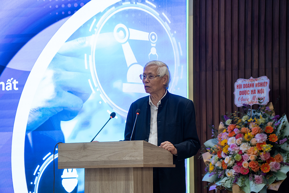 PGS.TS Lê Văn Truyền trình bày về ứng dụng công nghệ số trong ngành dược